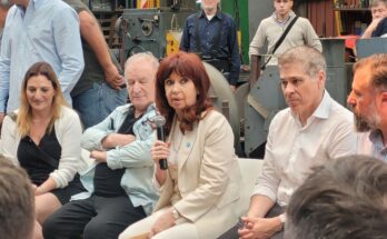 Imagen de Cristina F. De Kirchner junto a integrantes Cooperativistas, Pymes, Vecinos