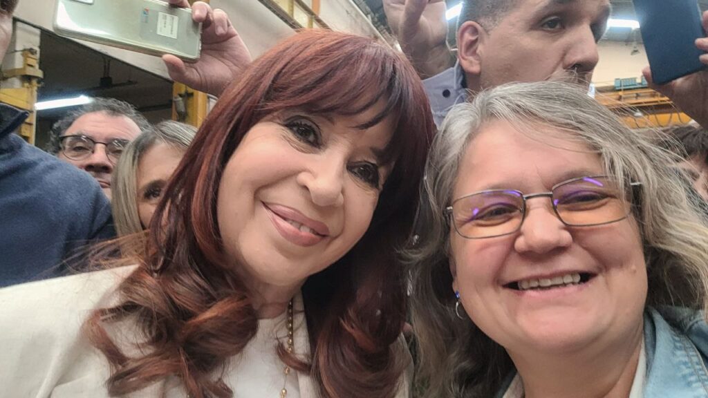 Cristina F. De Kirchner junto a Vilma integrante de Casa Ciudadana