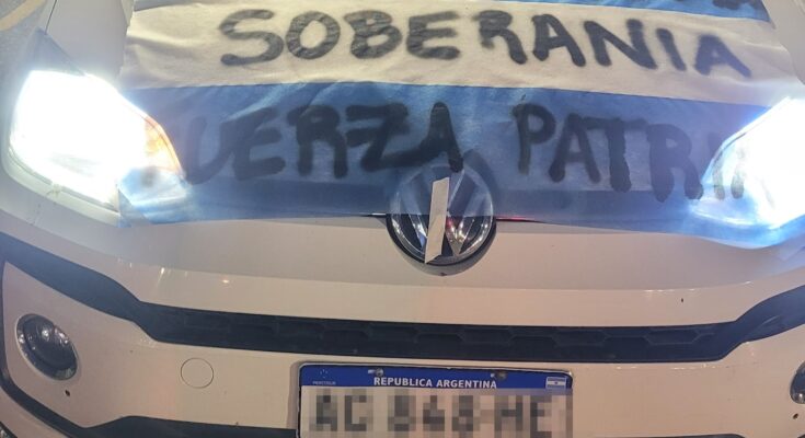 Captura de una auto presente en la caravana